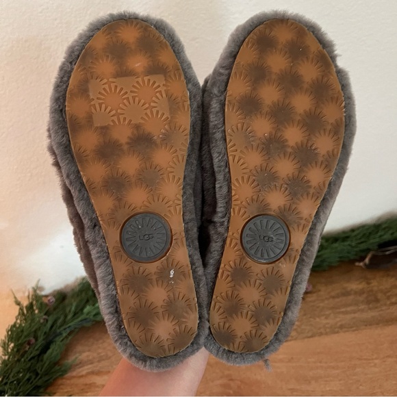 UGG CHARCOAL FLUFF YEAH SLIDE SHEEPSKIN SLIPPER SANDALS, WOMEN US Size 8 - Picture 8 of 16